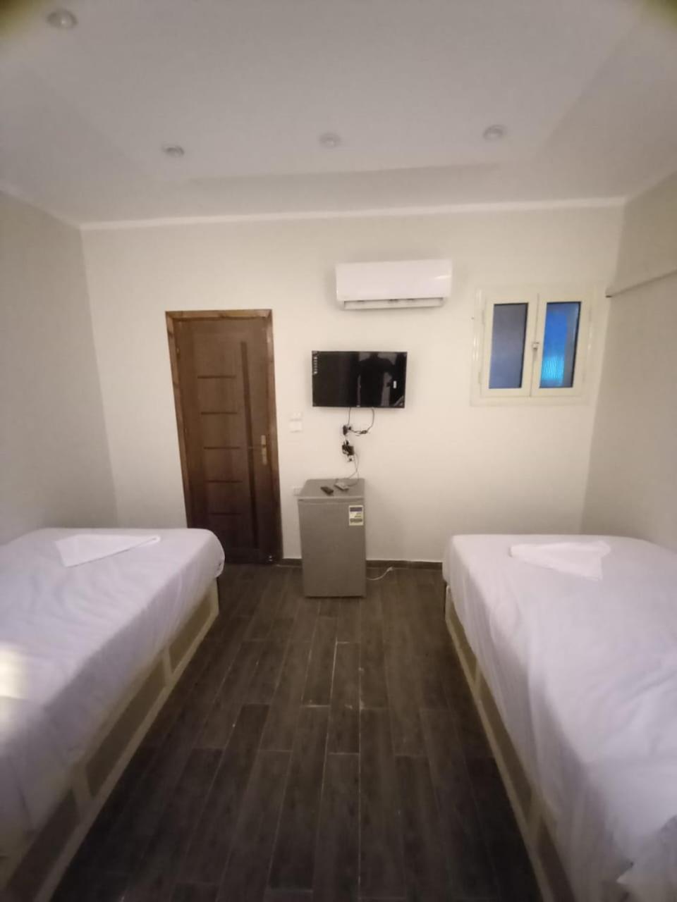 Khufu Pyramids Hotel Kafrat al Jabal Exterior photo